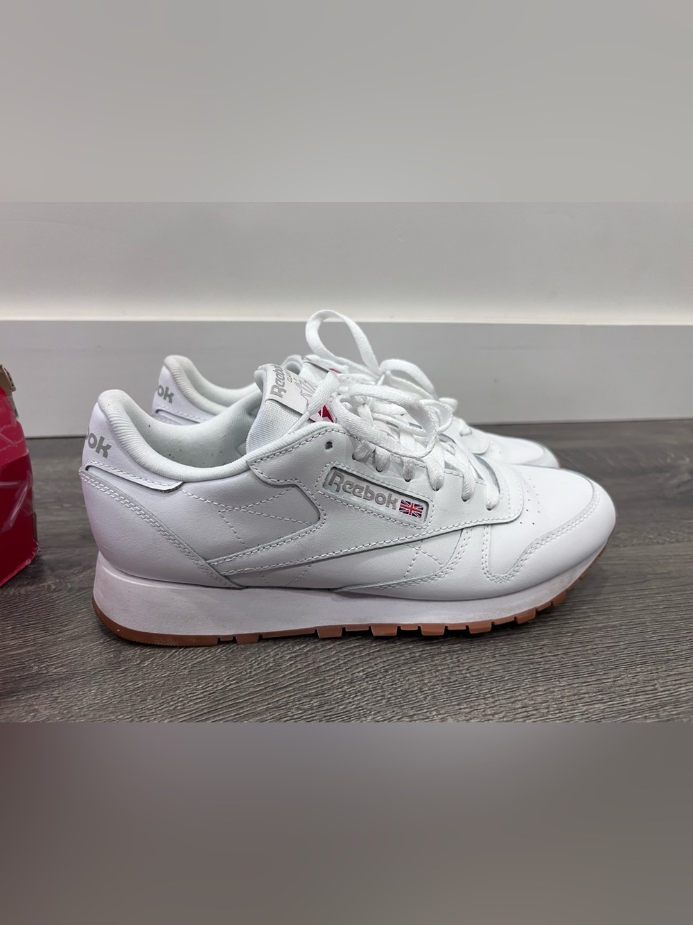 Reebok Classic Leather White Gum Sole Sneakers Unisex Size 9.5 Men / 11 Women